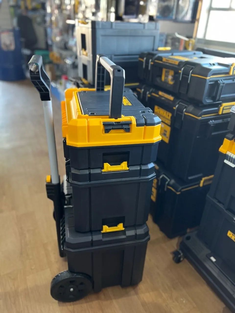 Kit Carrinho Profundo com Rodas + 2 Caixas Organizadoras de Ferramentas Tstak DeWalt - Foto 2