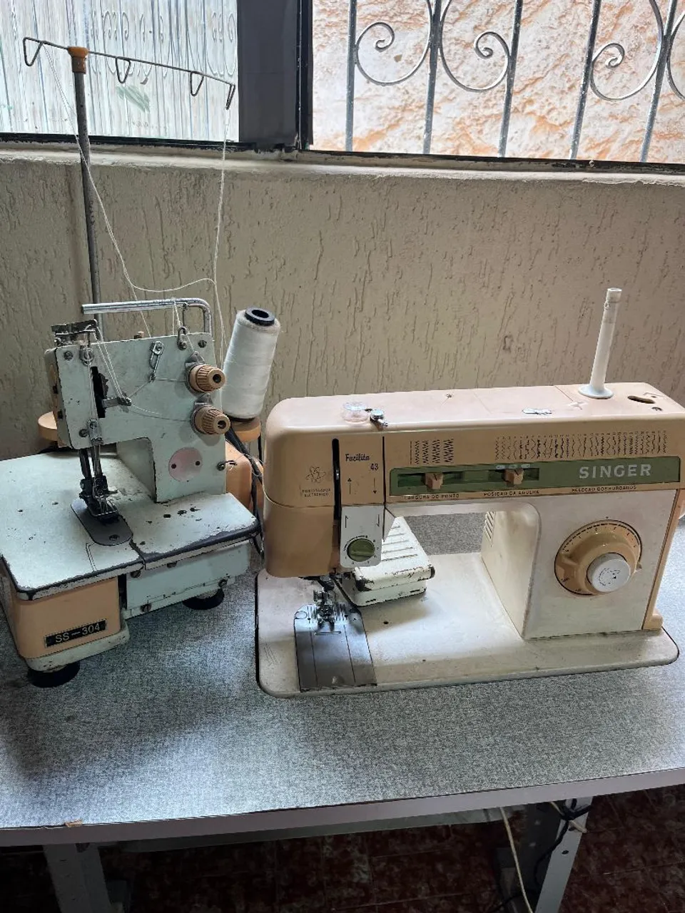 Máquina de Costura Singer e Overloque