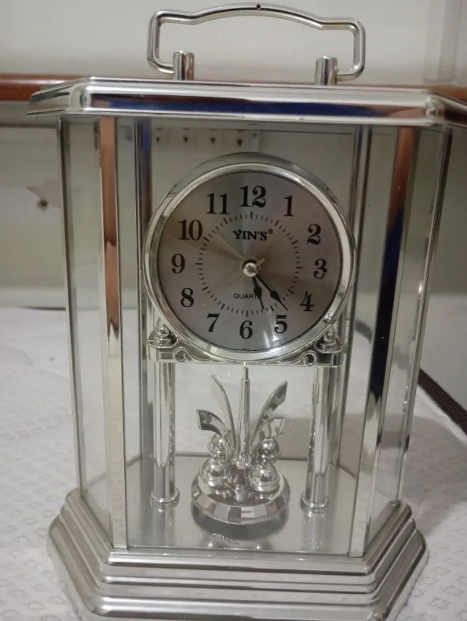 Relógio antigo de mesa quartz  - Foto 5