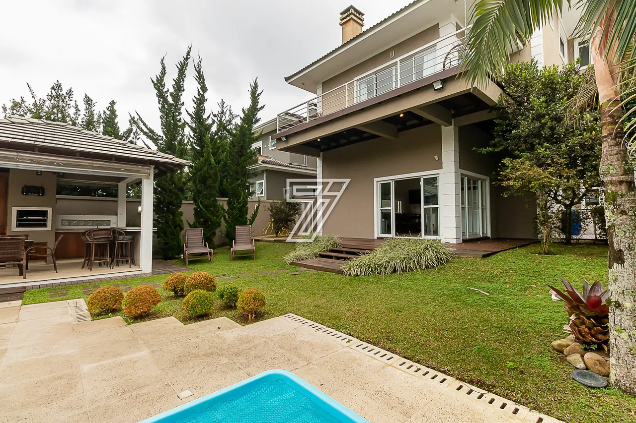 Casa em condomínio fechado a venda tem 427m² com 4 suítes no Pilarzinho - Curitiba - PR