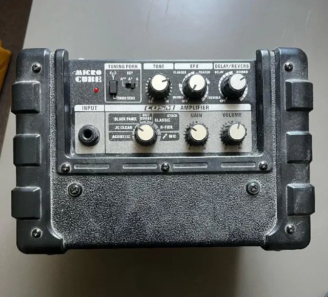 Amplificador Roland Micro Cube Para Guitarra de 2W - Foto 2
