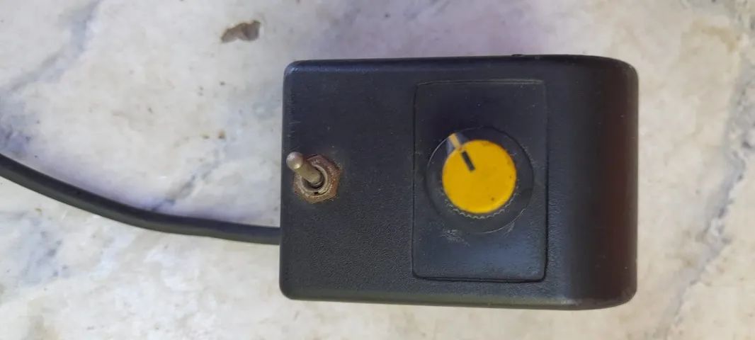 Luz estroboscópica Seminova ótimo estado, 127v com controle de velocidade - Foto 2