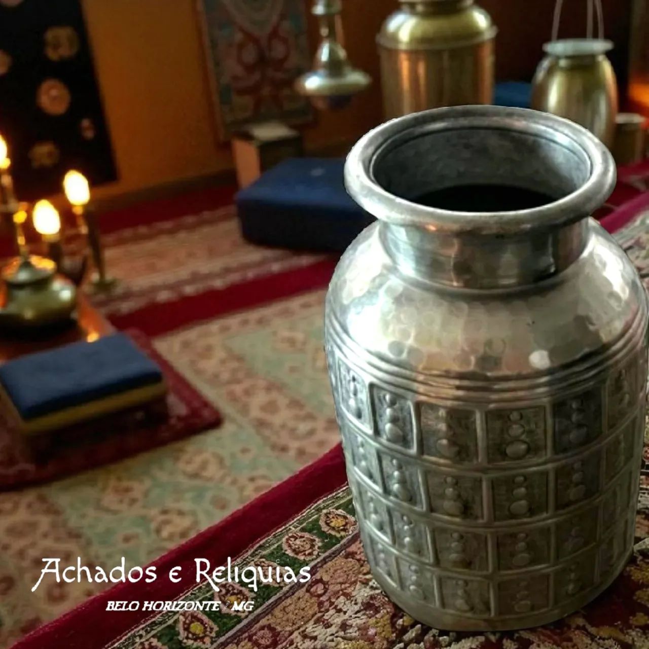 Jarros Decorativos Indianos em Metal Cinzelado - Arte Ancestral em Cada Detalhe GRANDE - Foto 3