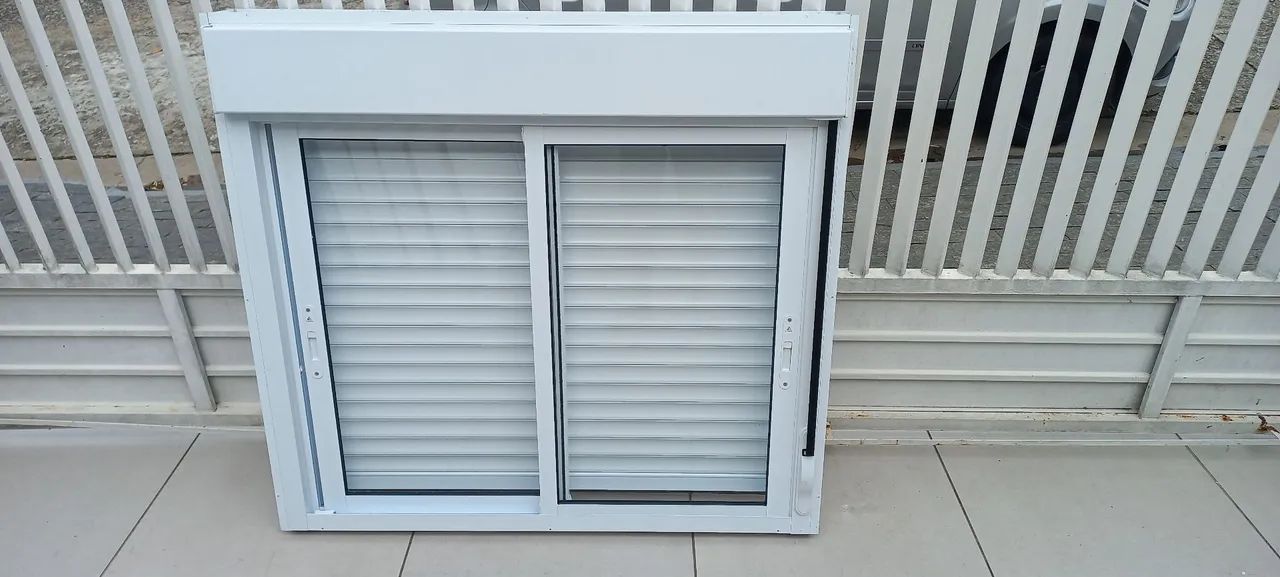 Janela com persiana integrada ( tenho 2 iguais)