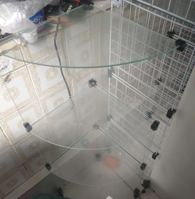 Kit loja: Balcão caixa, Vitrine grade, Vitrine vidro, Prateleira de canto - Foto 3