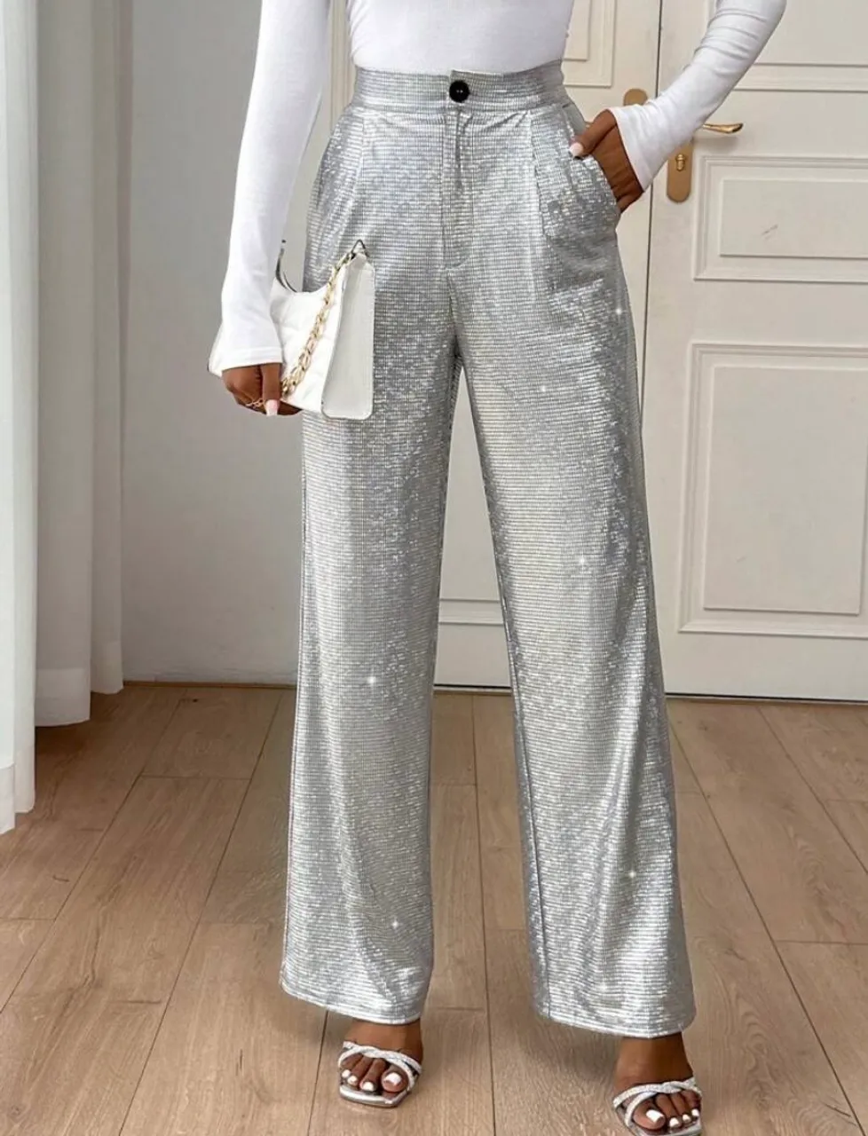 Calça Prateada Cintura Alta - Elegância e Brilho!