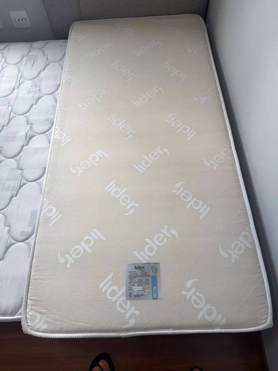 Cama solteiro com cama auxiliar - com colchão incluso