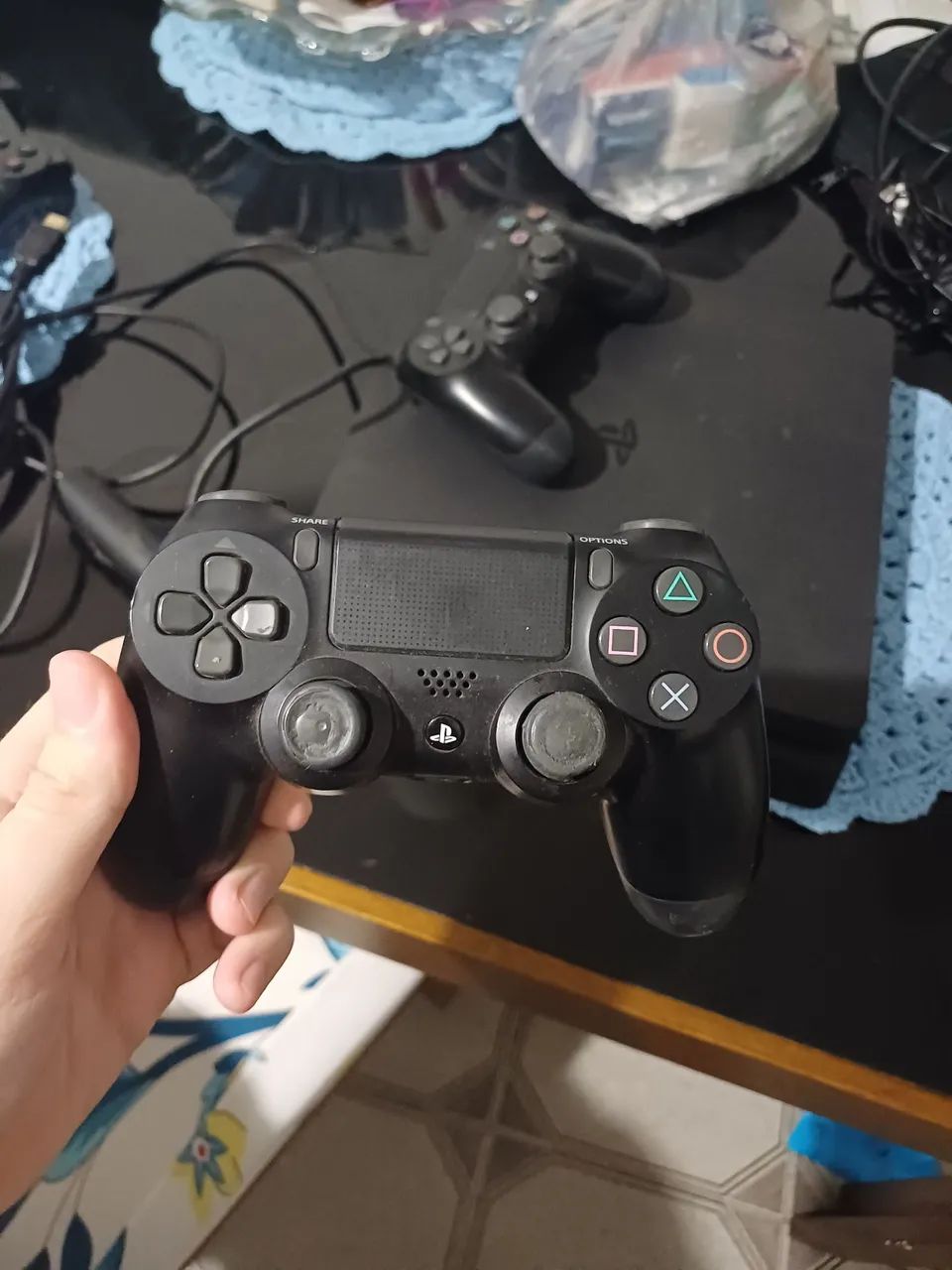 Console Playstation 4 Slim - PS4 500 gb + 2 controles + playstation camera - Foto 4