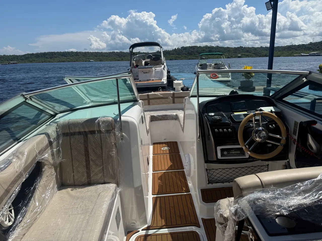 Lancha FOCKER 255 NOVA ,MOTOR POPA 250HP, PROA ABERTA