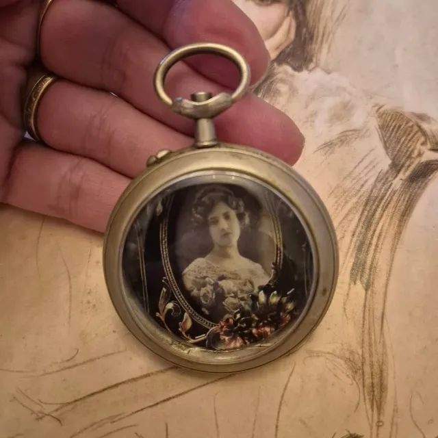 Ancient reliquary 264304360758147122