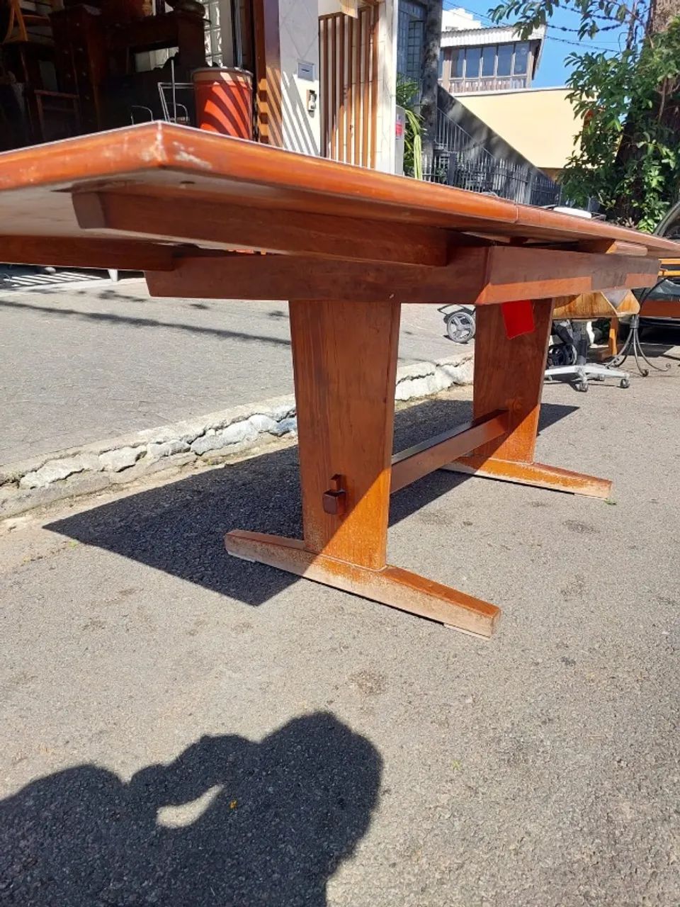 Mesa Antiga Década de 70, em madeira maciça Perobinha do campo e tampo em formica - Foto 4