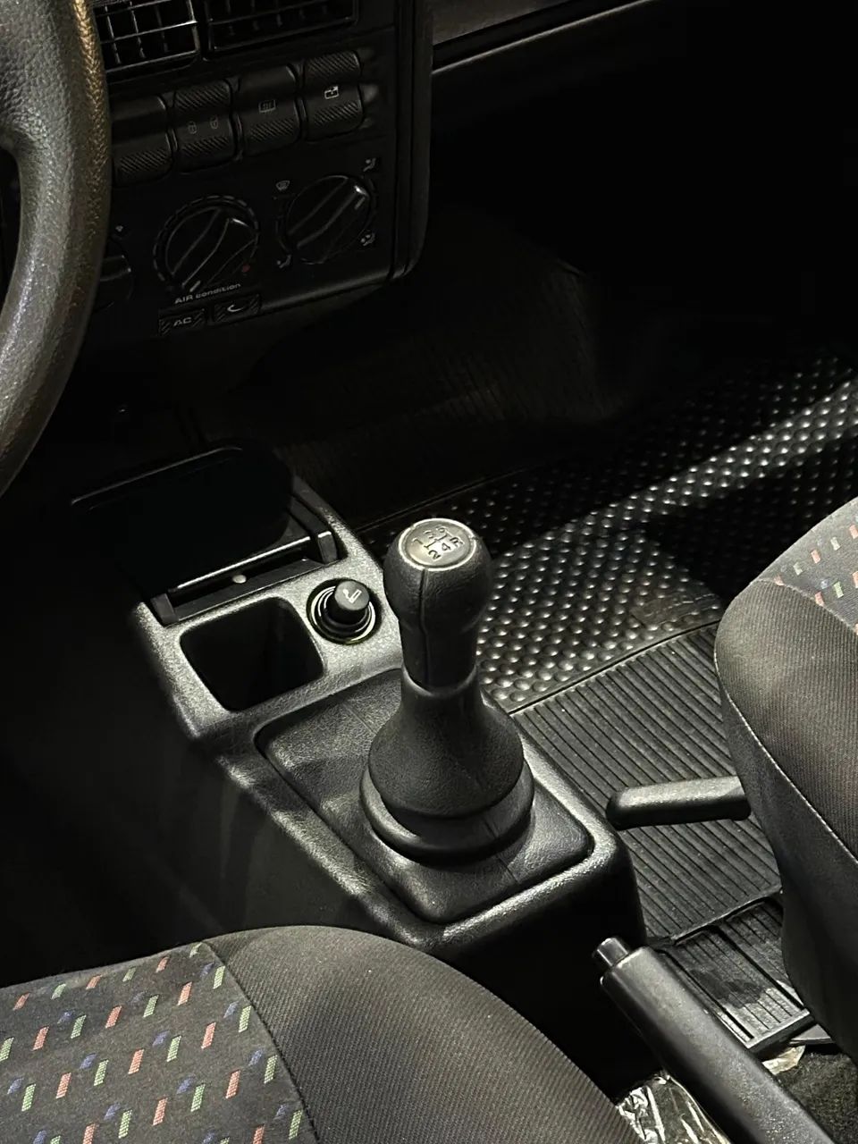 Volkswagen Gol Geração III City 1.0 MI 8V Gasolina Mec. 4P 2003 - Foto 12