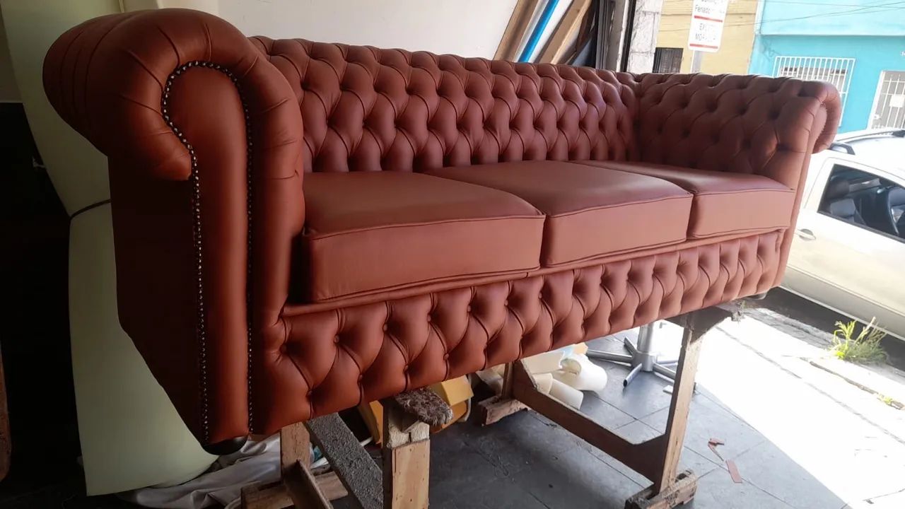 Sofá Chesterfield 03 lugares novo - Foto 3