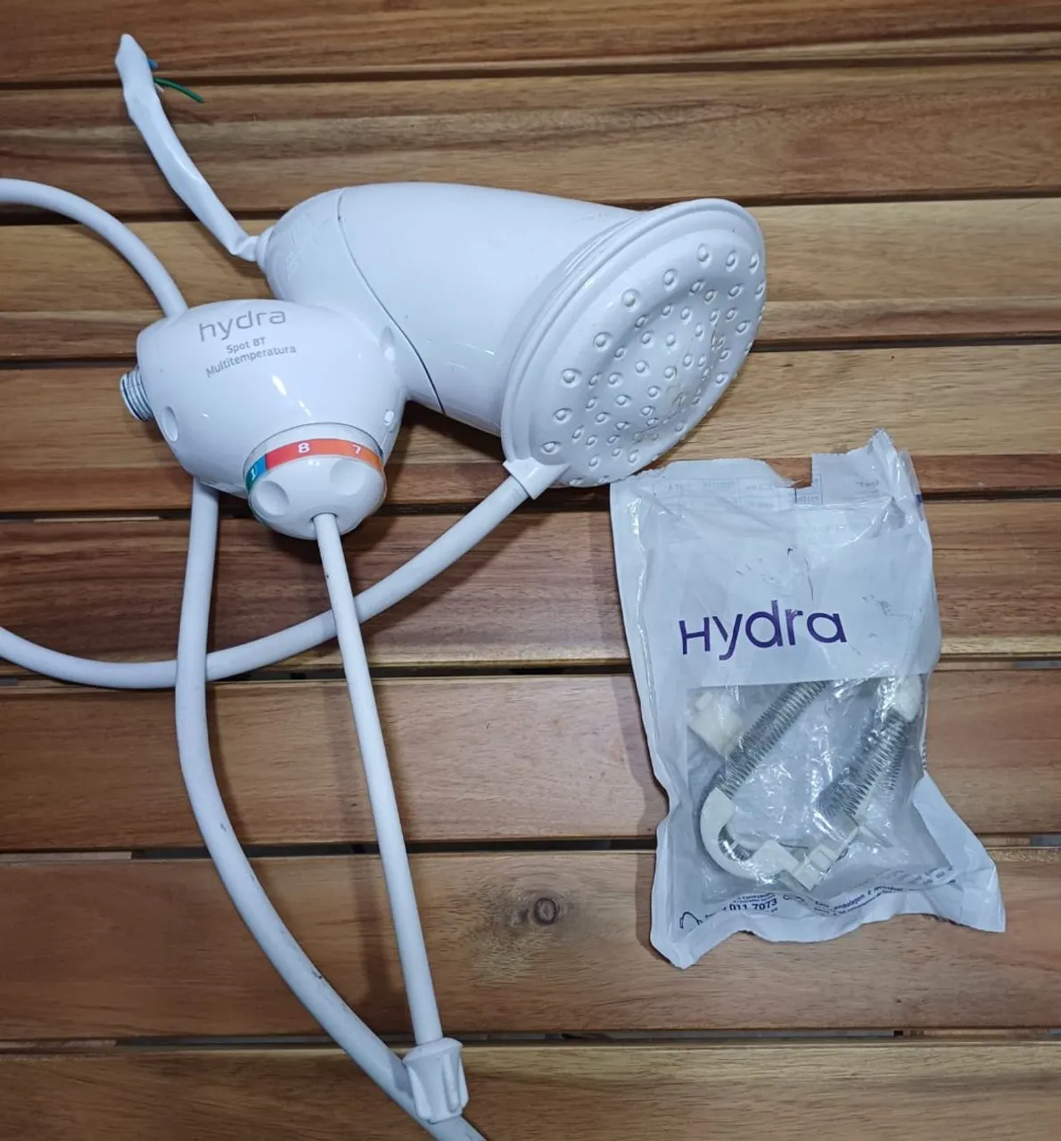Chuveiro Elétrico Hydra Spot BT Multitemperatura