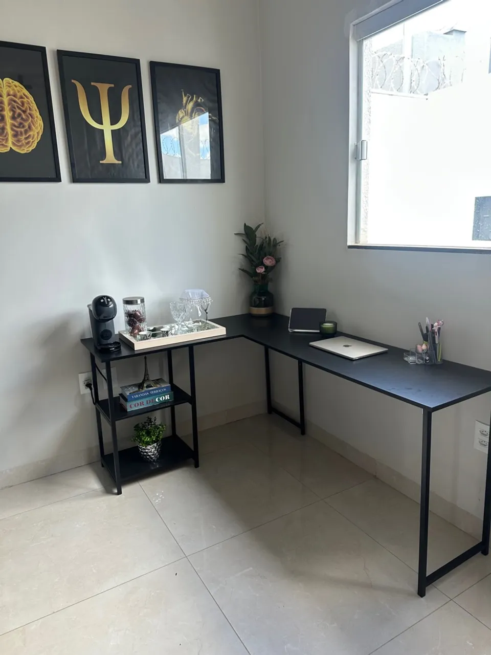 Vendo essa linda mesa de escritório