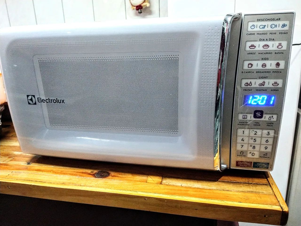 Microondas Eletrolux Meo44 - 220v - Branco - pouco uso - excelente estado de conservação - Foto 4