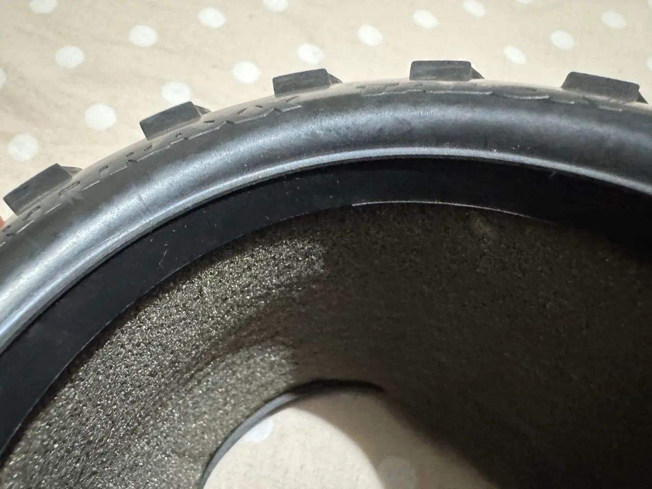 Traxxas Peneu para E Revo novo - Foto 3