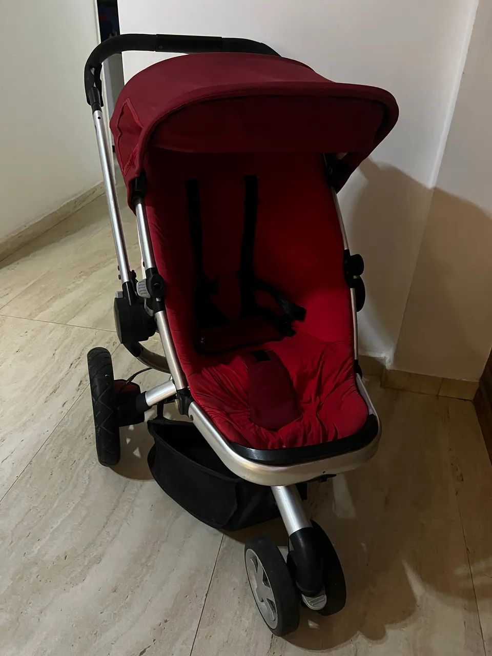 Carrinho de bebê Quinny Buzz vermelho  - Foto 4