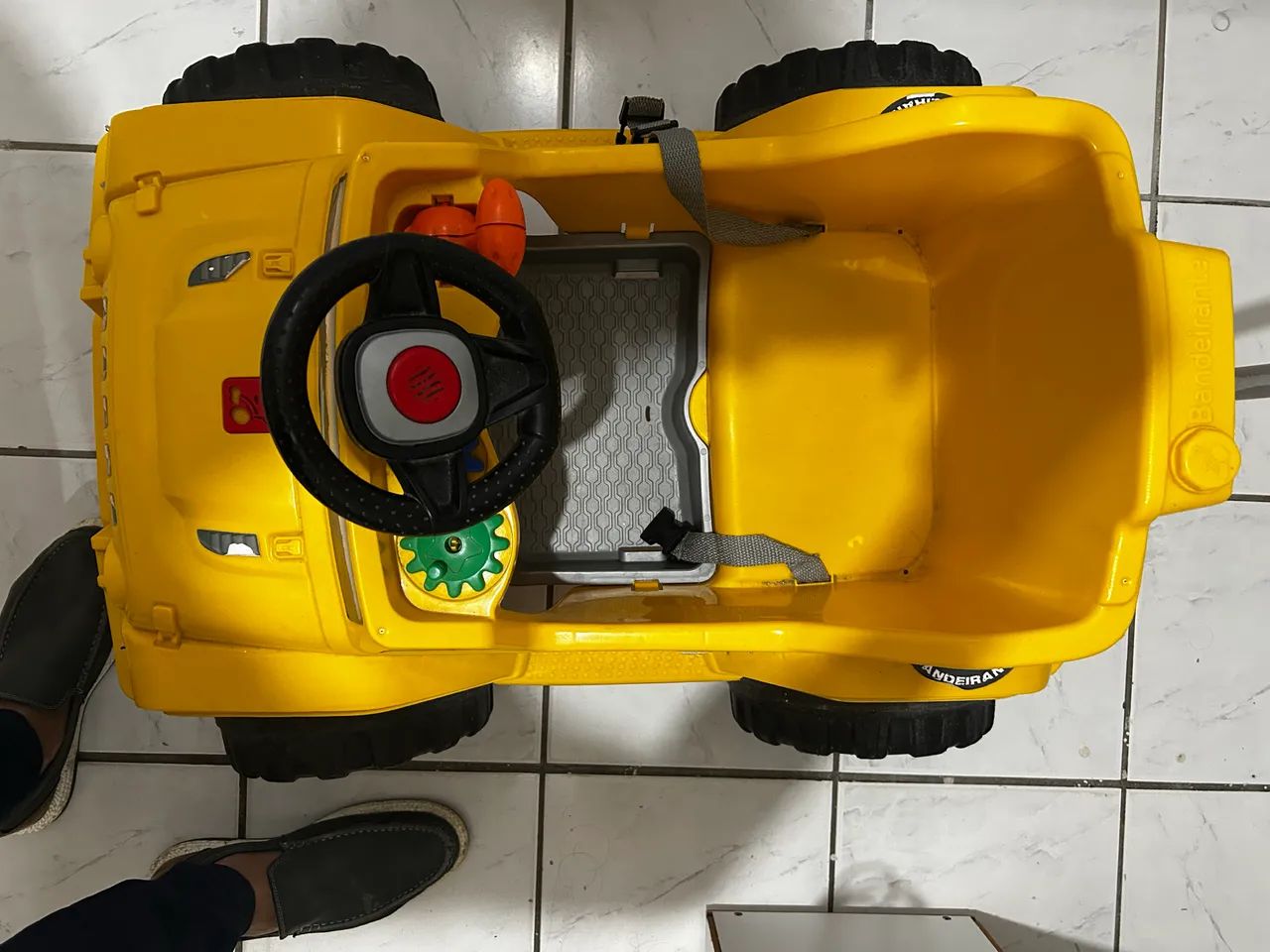 Carrinho de passeio Jeep, com pedal. - Foto 4