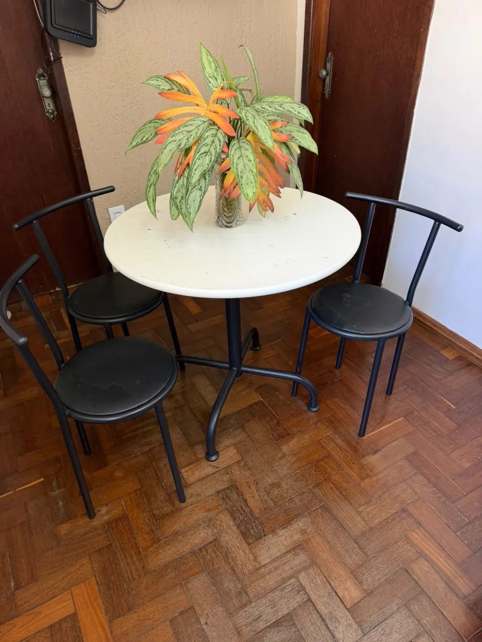 Mesa com 3 cadeiras - Foto 2