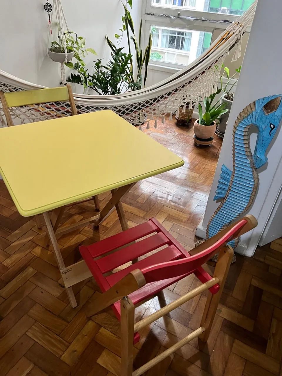 Mesa Amarela Oppa + 2 cadeiras 