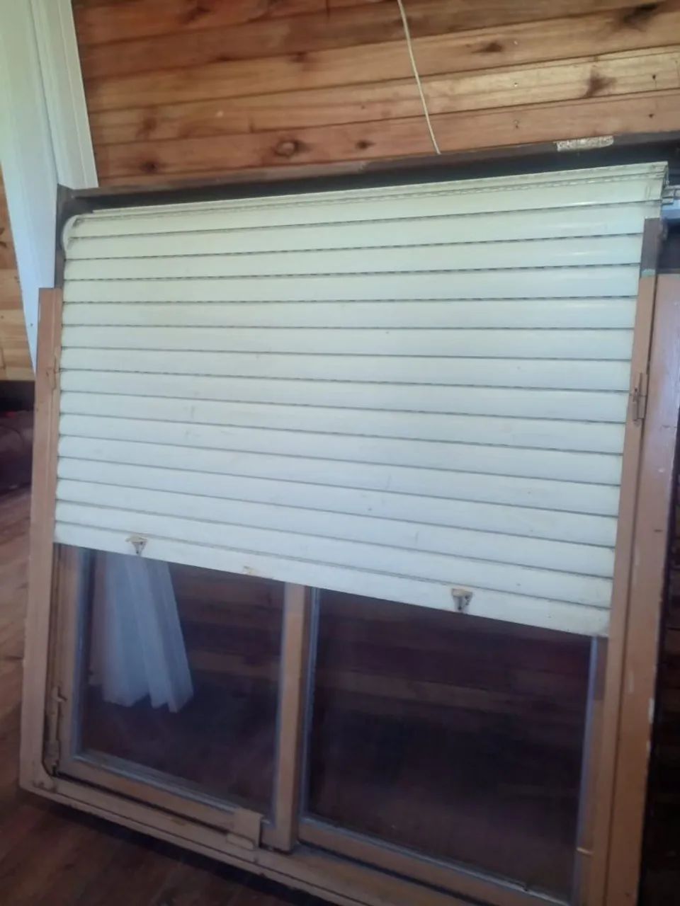 Janela com persiana65153847604097122