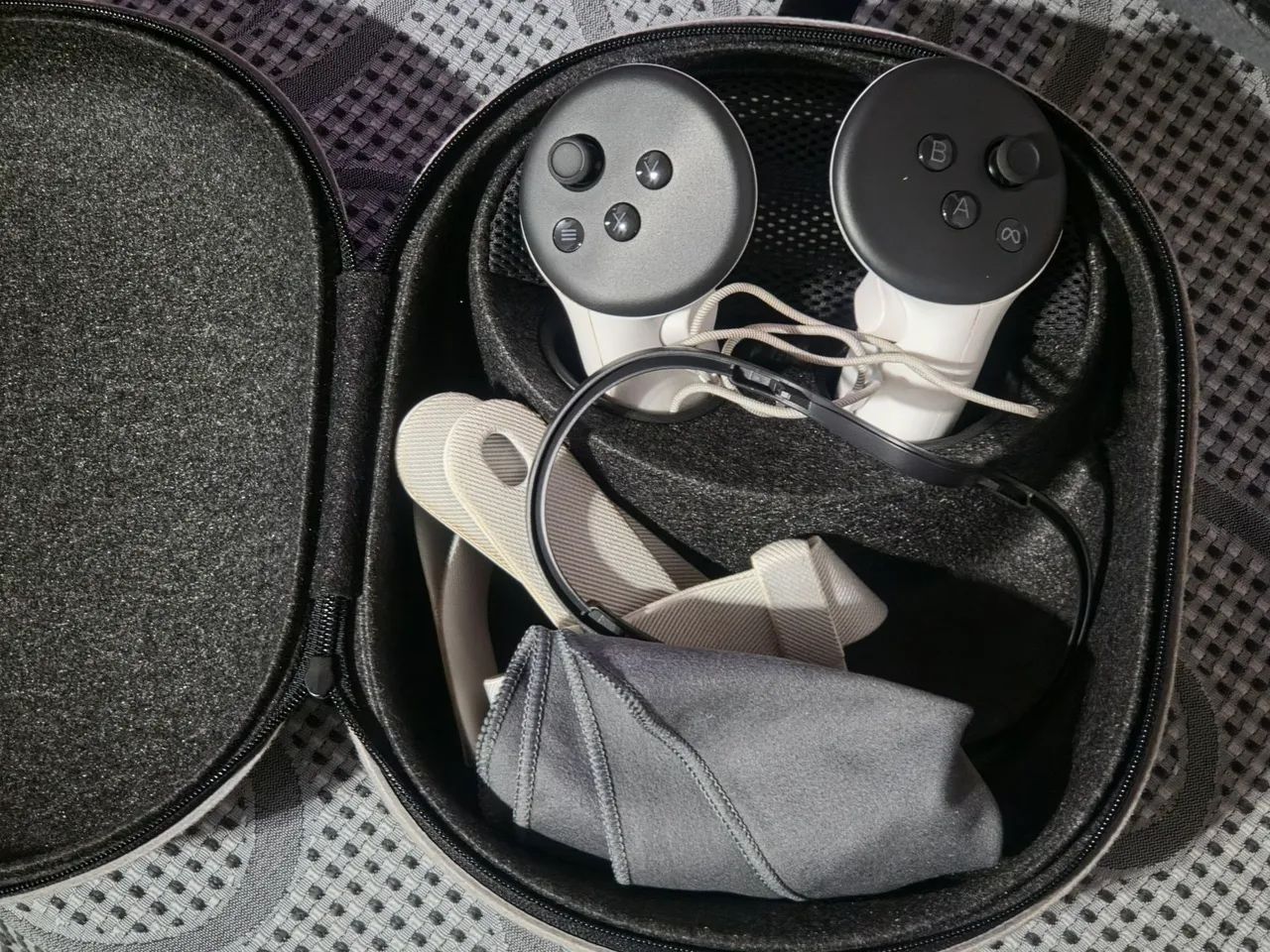 Óculos VR - Meta Quest 3s com acessórios e caixa - Consoles de