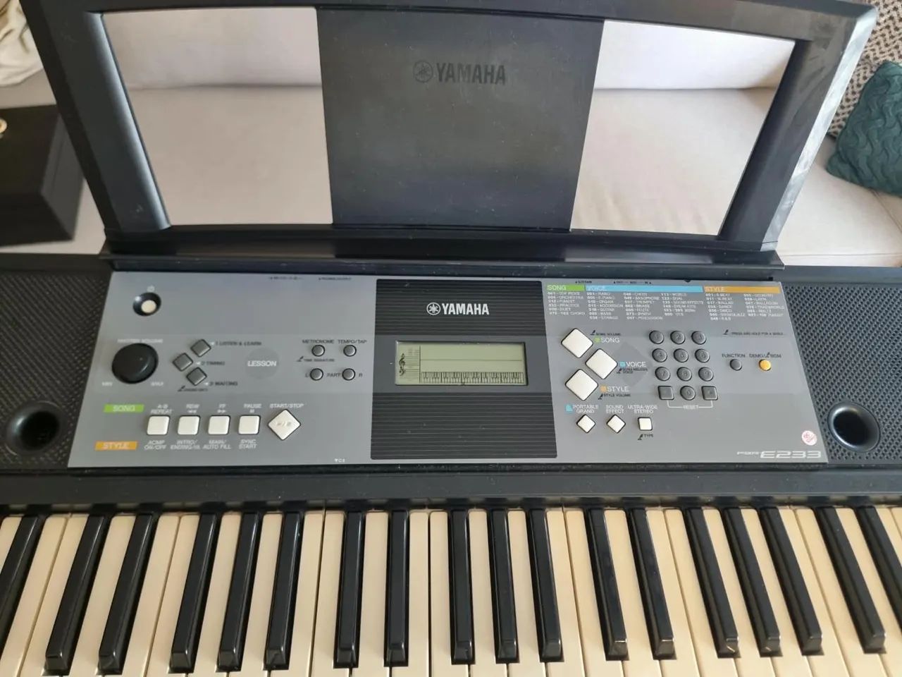 Teclado yamaha PSR-E233 - Foto 2