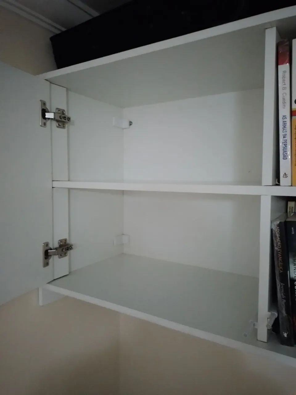 Armário de MDF com três portas e cabideiro - Foto 3