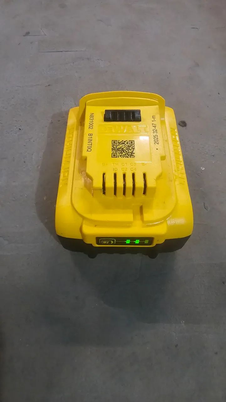 Bateria dewalt 21v 4AH  - Foto 2