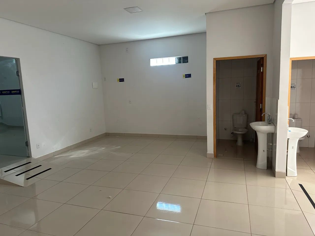 Aluga-se sala comercial -  Centro de Goianira!  - Foto 3