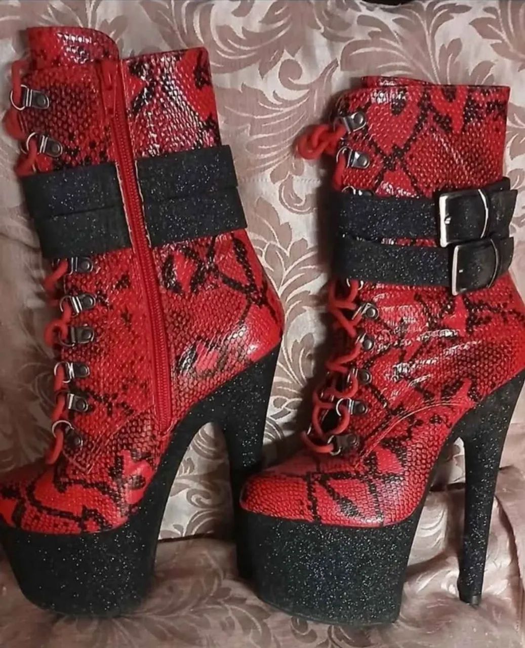 Bota pleaser para pole dance 