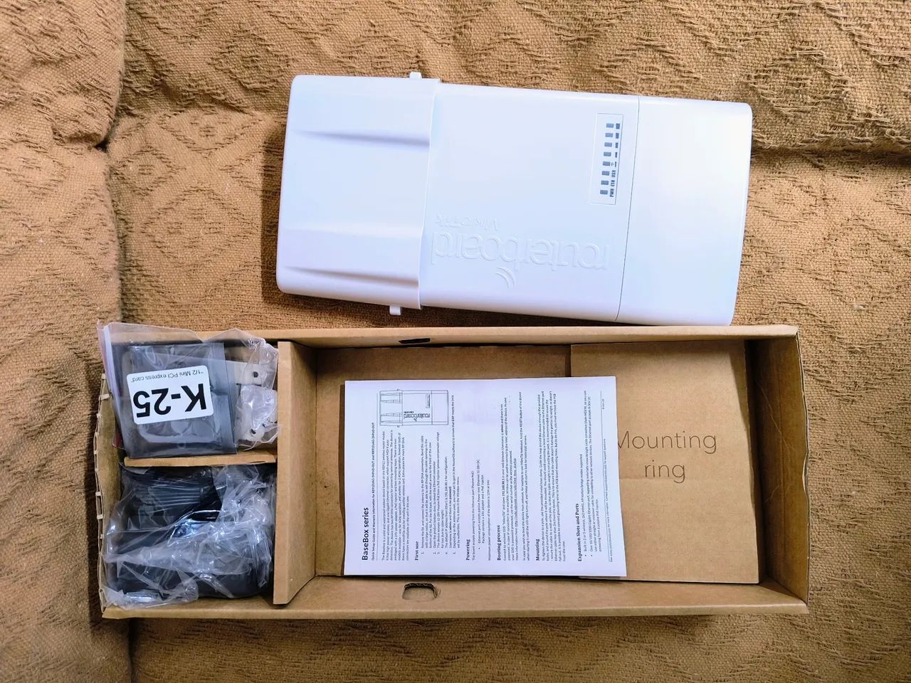 Kit 5un MikroTik BaseBox 2 modelo RB912UAG-2HPnD-OUT - Foto 2