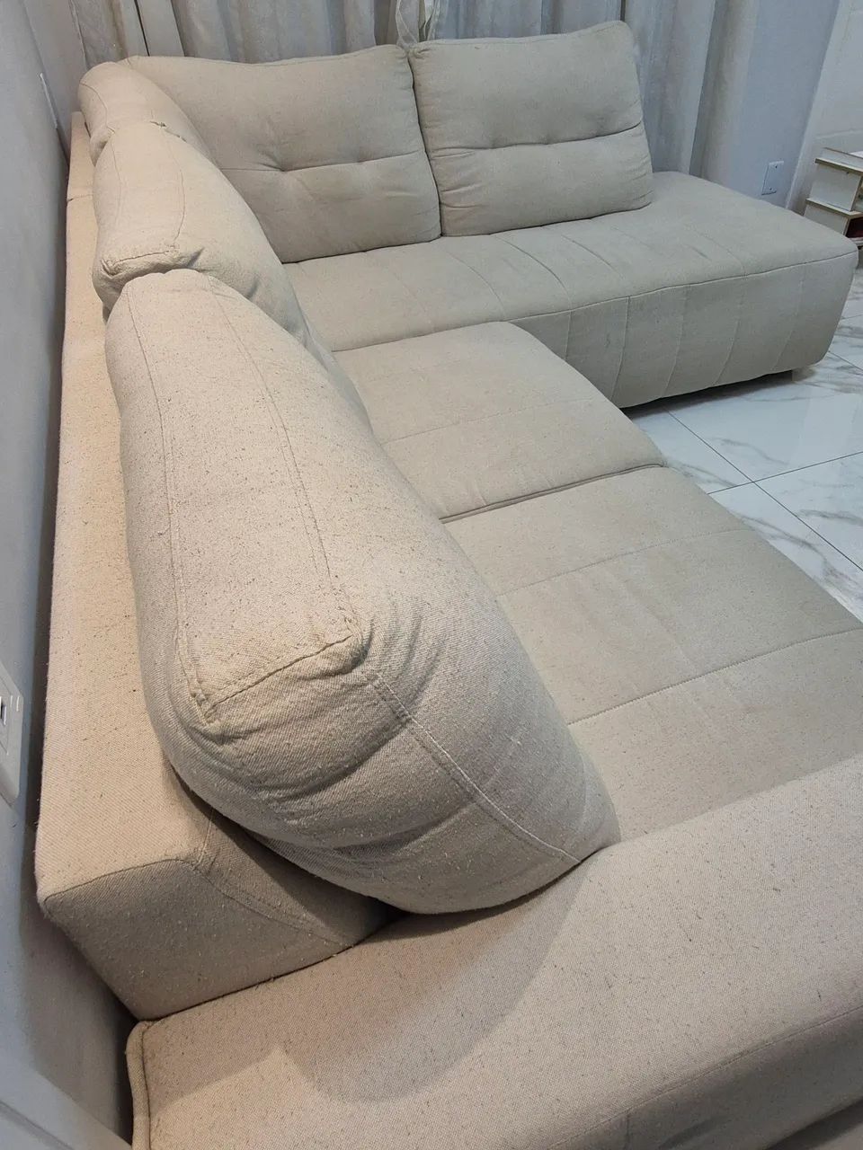 Sofá de Canto com Chaise em Linho Bege - Excelente Estado - R$ 2.500 - Foto 5