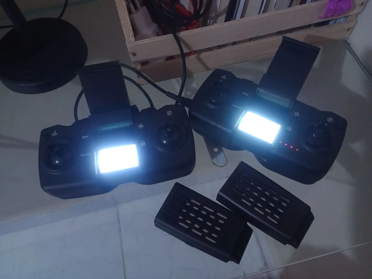 Vendo dois controles e duas baterias novos de drone l900 - Foto 2