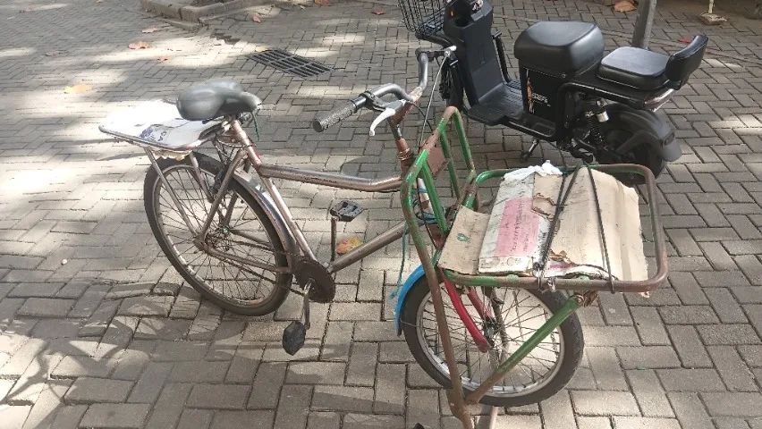 Vende-se Barraca de ferro, bicicleta de carga e bicicleta comum  - Foto 5