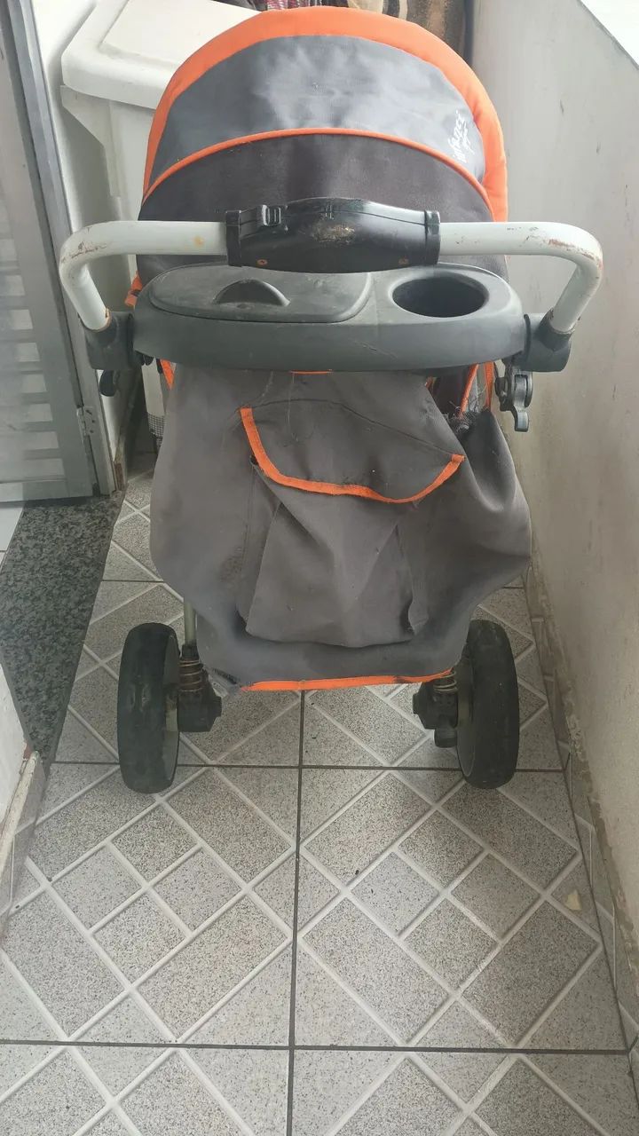 VENDO ou TROCO Carrinho de bebê com bb conforto  - Foto 3