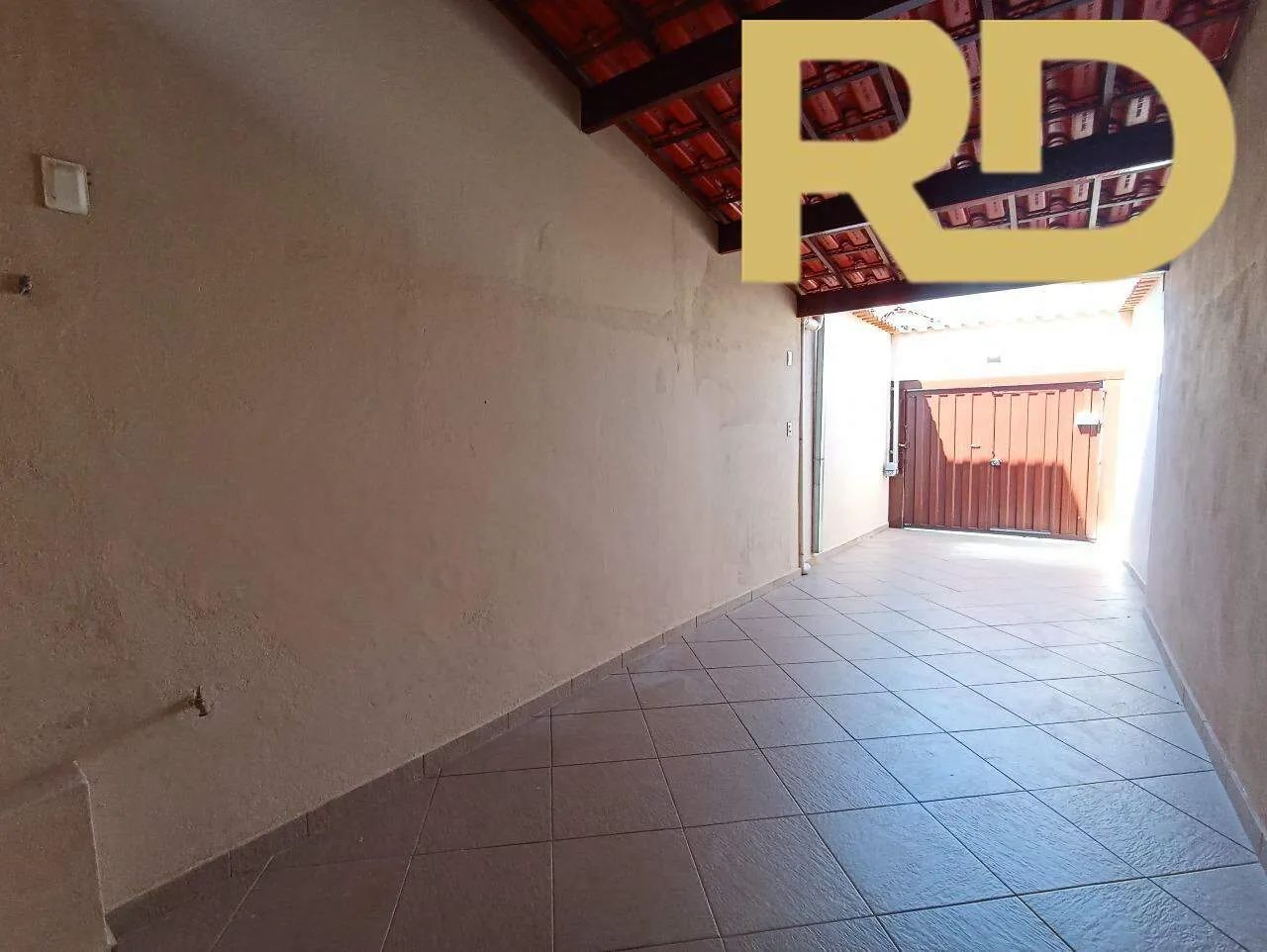 Casa de 05 quartos e 02 vagas de garagem - Foto 3