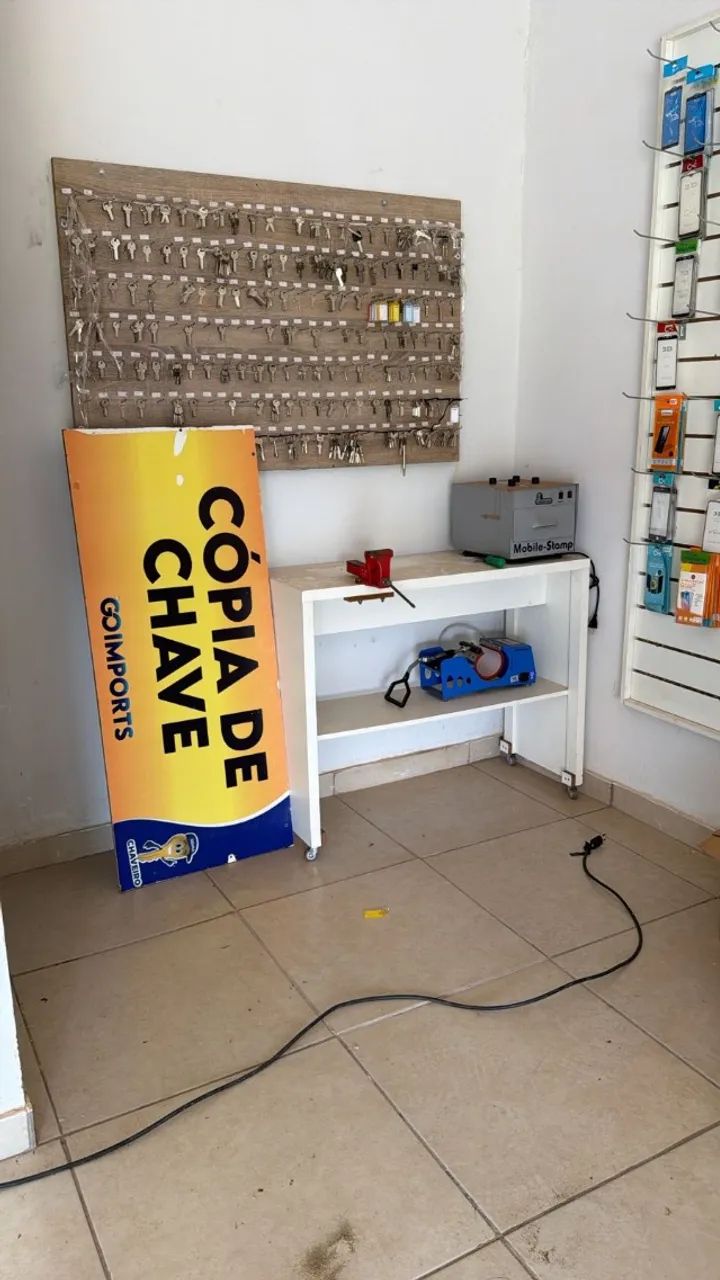 Móveis completos para loja de celular + capinhas - R$ 4.000 - Foto 3