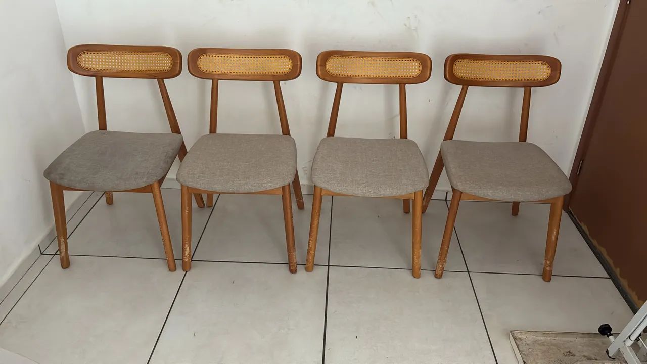 04 cadeiras Jacaúna móveis 800 reais contato *10