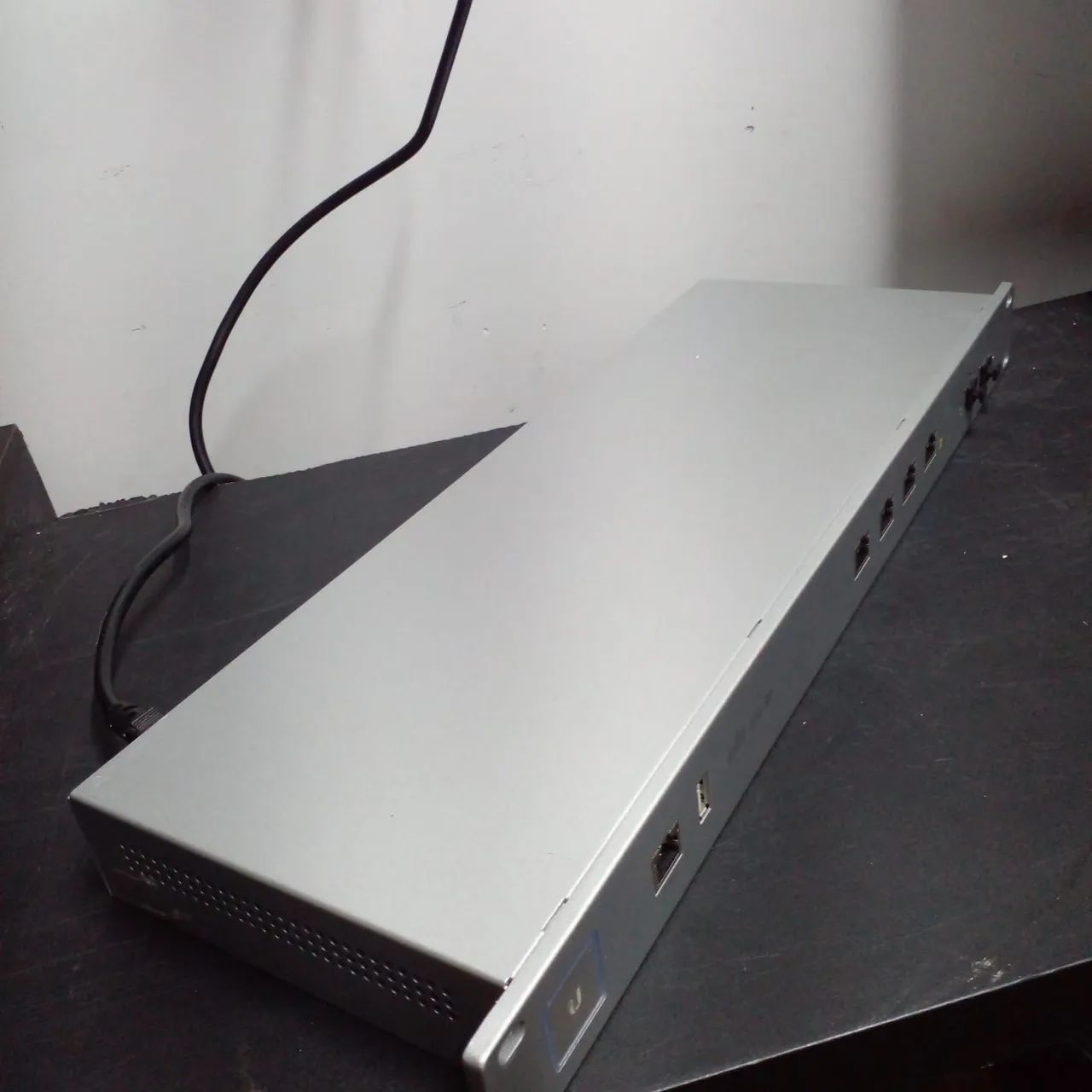 Roteador Ubiquiti UniFi Security Gateway USG-PRO-4 prateado
