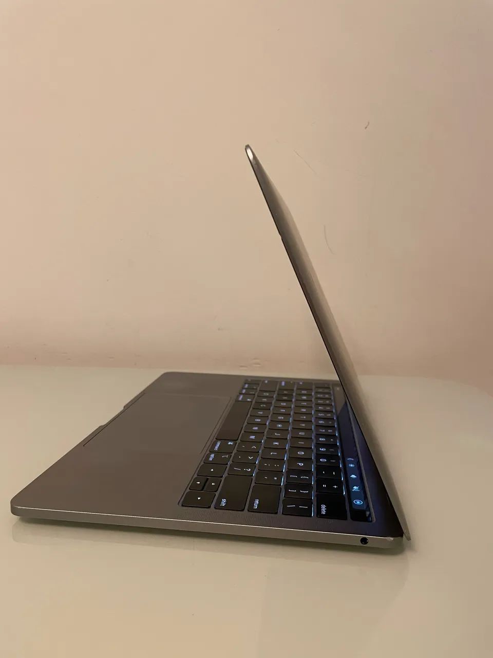 MacBook Pro 13 2019 i5 8GB 128GB SSD Touch Bar - Notebooks - Vila
