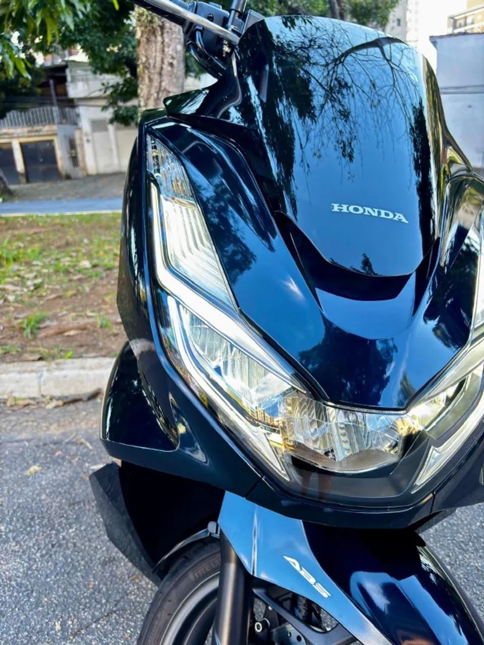 PCX DLX 2025