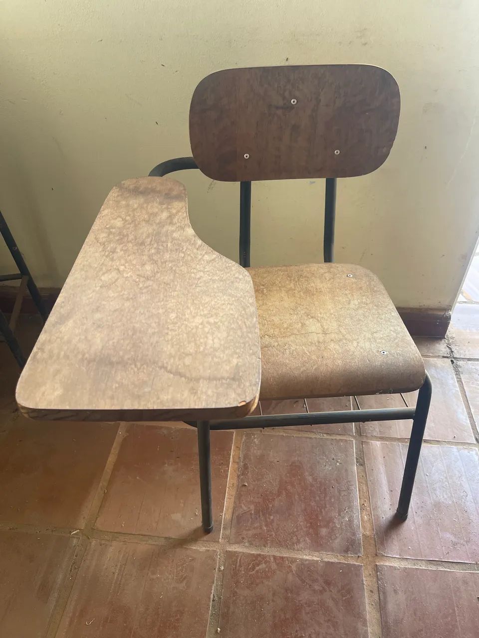 Vendo 06 Cadeira para estudar 