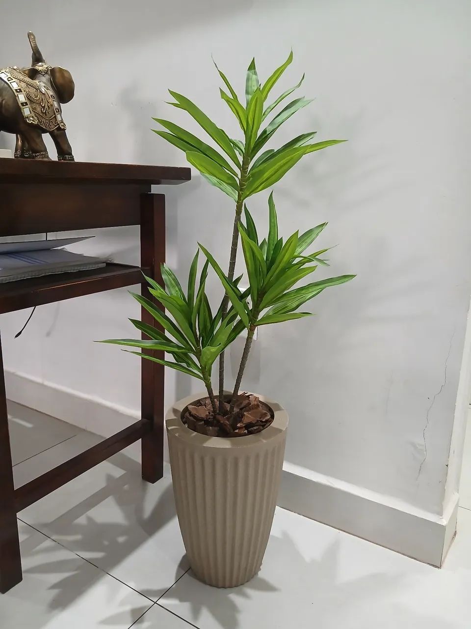 Vaso com yucca artificial para decoração  - Foto 3