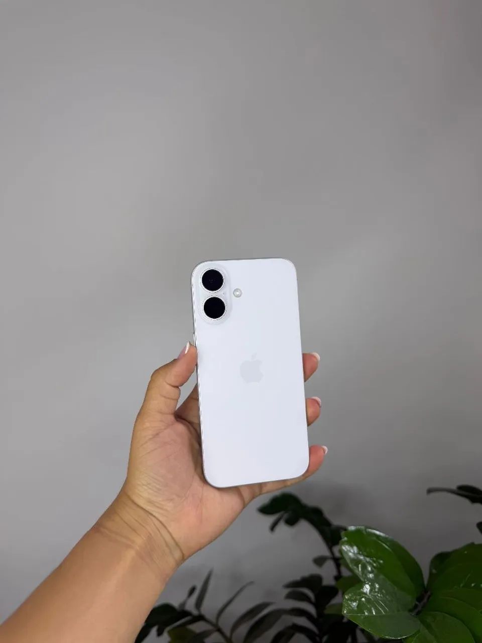 iPhone 16 256Gb Branco - OPORTUNIDADE - Celulares e Smartphones