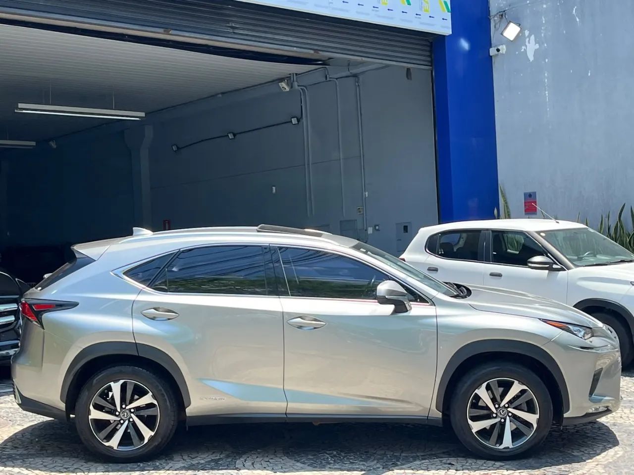 Lexus NX-300 H Luxury 2.5 16V Aut., foto 9 de 17