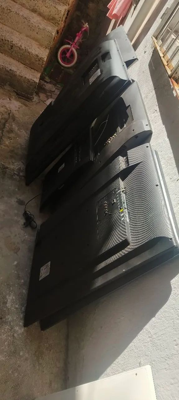 Lote de 8 tvs para arrumar ou tirar peças