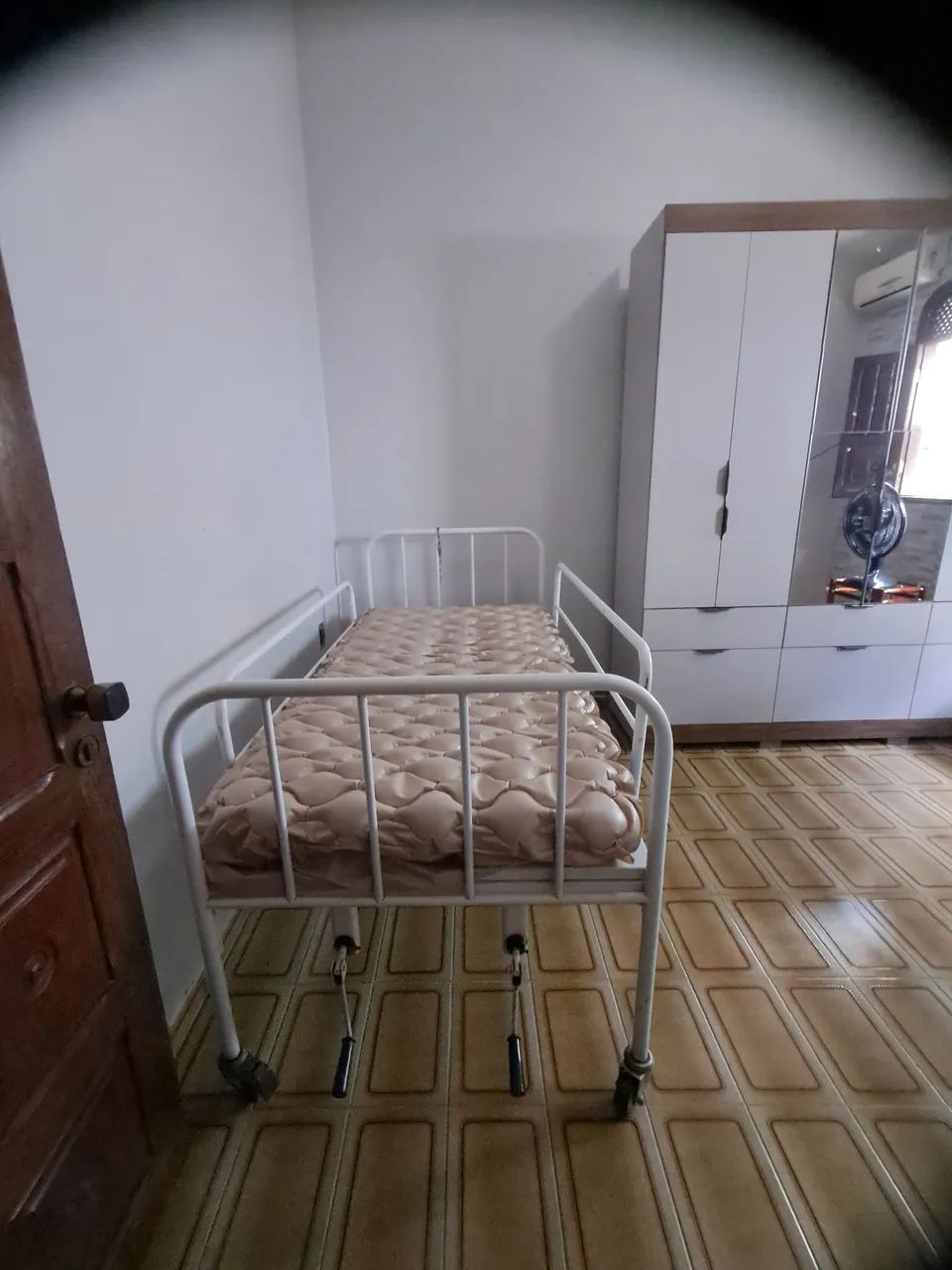 Cama hospitalar com os 02 colchões.  - Foto 3