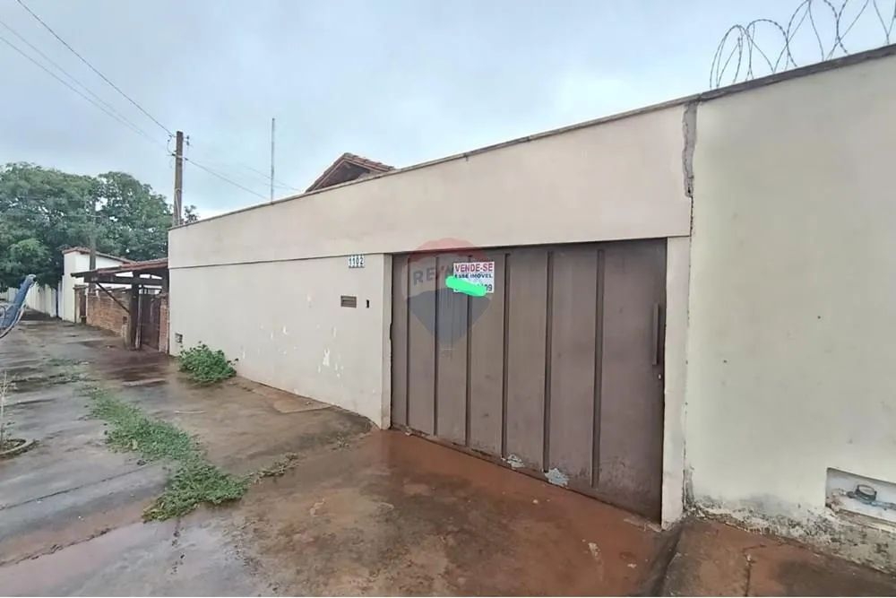 Casa À Venda, Com Dois Quartos, No Bairro Independência Em Ituiutaba-MG.